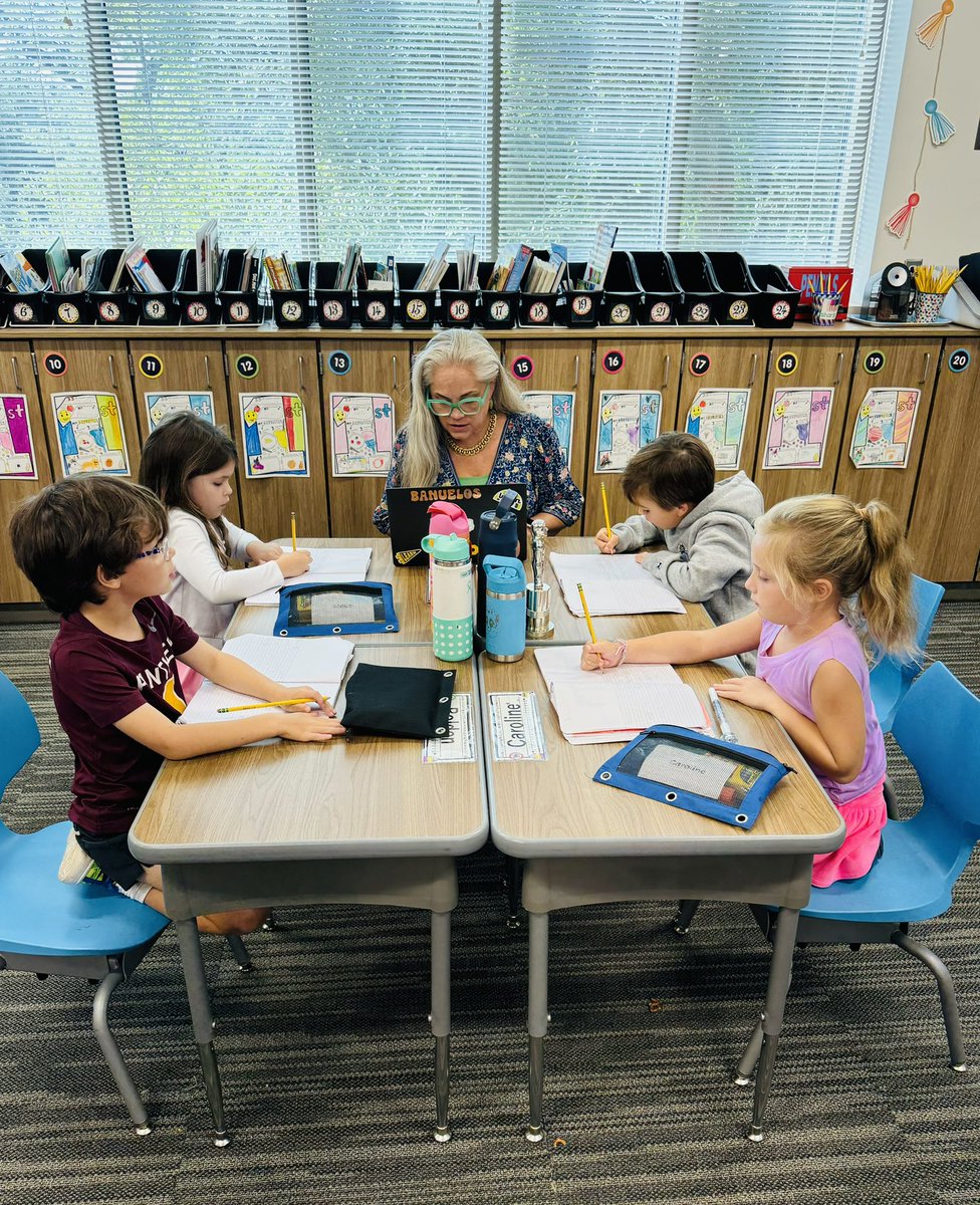 DrRockwood's tweet image. There was fantastic teaching and learning today at UP! #PawsUP 🐾 #HPISD #EnterToLearn