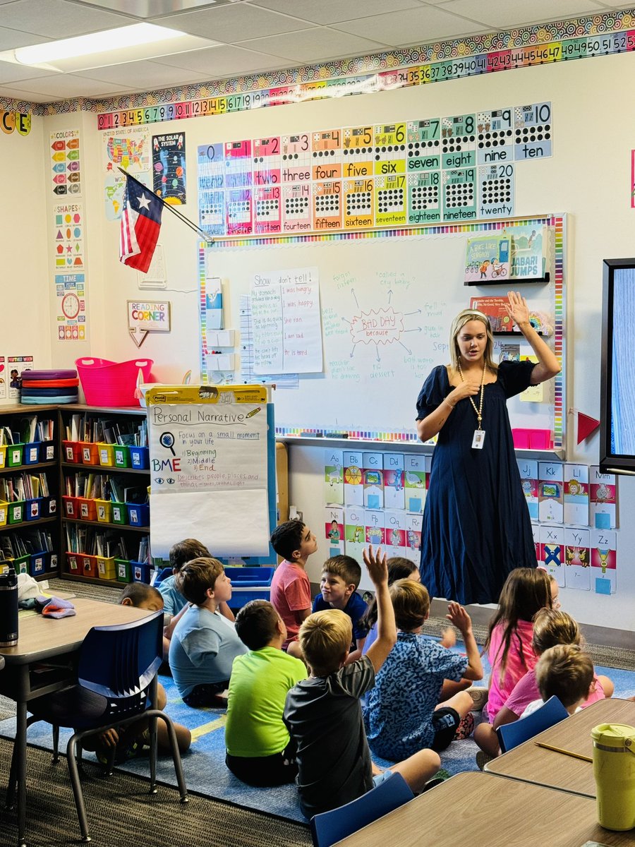 DrRockwood's tweet image. There was fantastic teaching and learning today at UP! #PawsUP 🐾 #HPISD #EnterToLearn