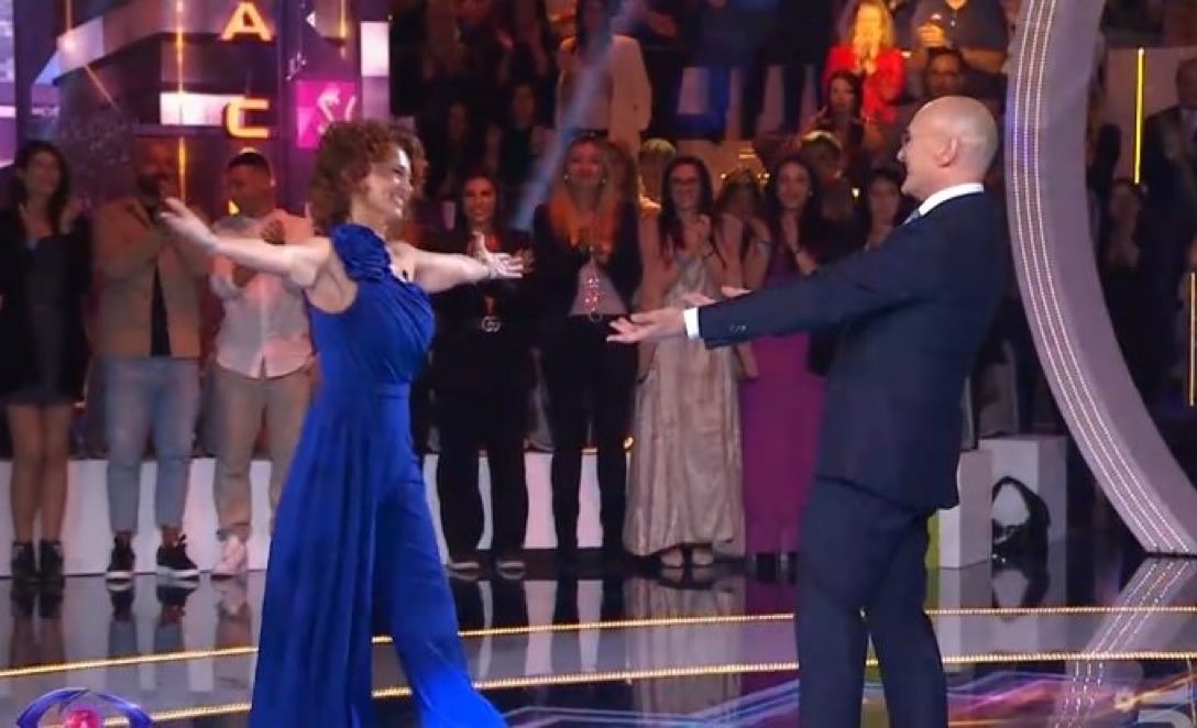 the queen is back 💙
#grandefratello #beatriceluzzi