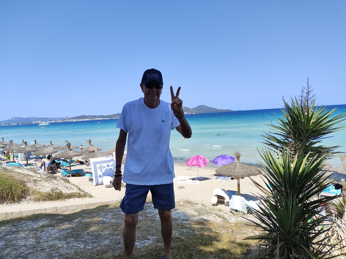 INTERNAUTAS corazones mios, in de nait os dejo más temprano que tumorru tengo revisión de la vista naur naur, bueno ya sabéis que papagiorgio ha tenido muchas operaciones en la vista, ahora llevo un lentillas especiales pero cada 6 meses tengo revisión estoy muy bien pero es un