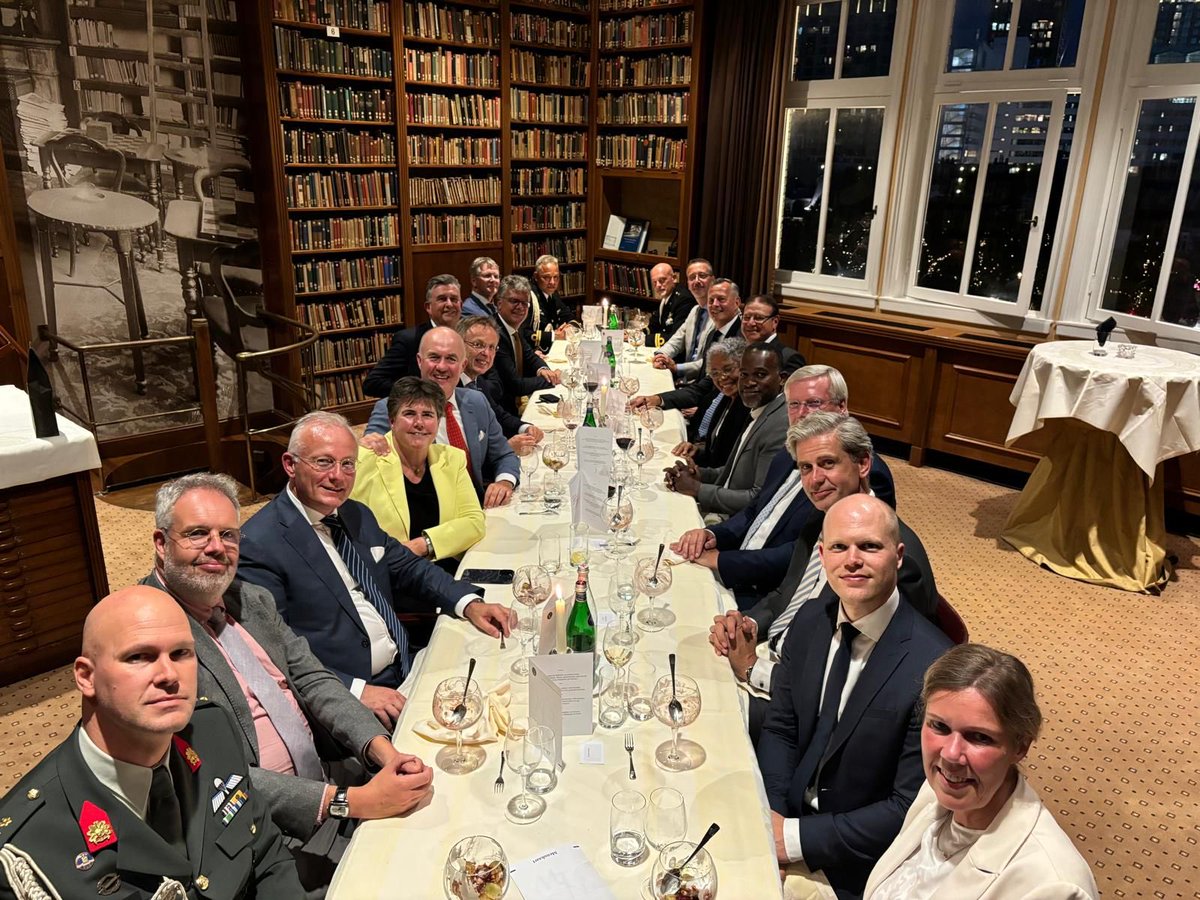 CdK Brok (@cdkfryslan) on Twitter photo Diner hân mei gouverneurs fan #curacao #Aruba en #SintMaarten en Kommissarissen fan de Kening. Praat oer opjeften en kontakten yn Keninkryk <a href="/IPO_Provincies/">IPO</a> <a href="/MinBZK/">Ministerie van BZK</a> <a href="/caribischnieuws/">Caribisch Nieuws</a> Diner hân mei gouverneurs fan #curacao #Aruba en #SintMaarten en Kommissarissen fan de Kening. Praat oer opjeften en kontakten yn Keninkryk <a href="/IPO_Provincies/">IPO</a> <a href="/MinBZK/">Ministerie van BZK</a> <a href="/caribischnieuws/">Caribisch Nieuws</a>
