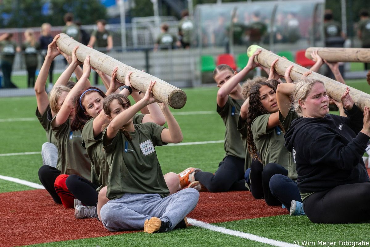 350 Haarlemse scholieren actief tijdens sport- en beleefdag "Sport en Defensie maken weerbaar" dlvr.it/TDJrrG