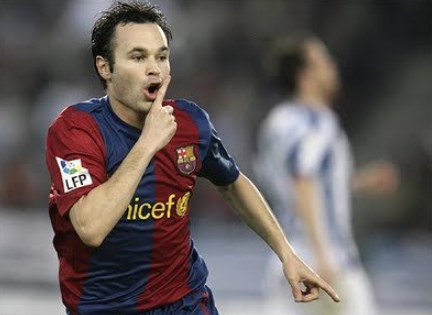 DonShelby__'s tweet photo. Estoy llorando con que el gesto de Iniesta mandando callar a la afición de la Real Sociedad en San Sebastián fue en la jornada 33 en una temporada donde acaban bajando a segunda.  

Pero todo un CABALLERO, no un provocador. https://t.co/rZOvESfSOe