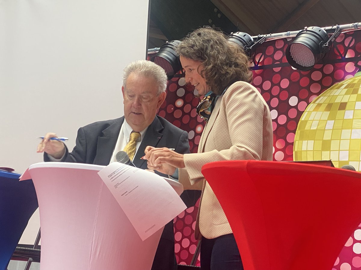 ✍️L’Association départementale des #maires de la #Meuse et <a href="/BdT_GrandEst/">Direction régionale Grand Est</a> ont signé un partenariat pour partager l’expertise de la <a href="/BanqueDesTerr/">Banque des Territoires</a> sur des enjeux comme le financement de la transition écologique et #énergétique et la cohésion territoriale.