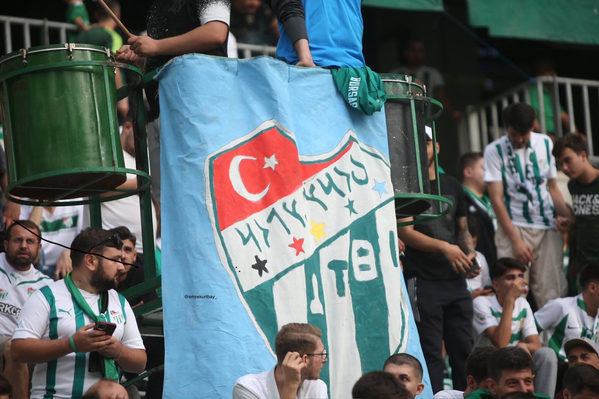 Bursaspor armasının Göktürkçe yazılmış hali; Maraton set pankartı 🤩