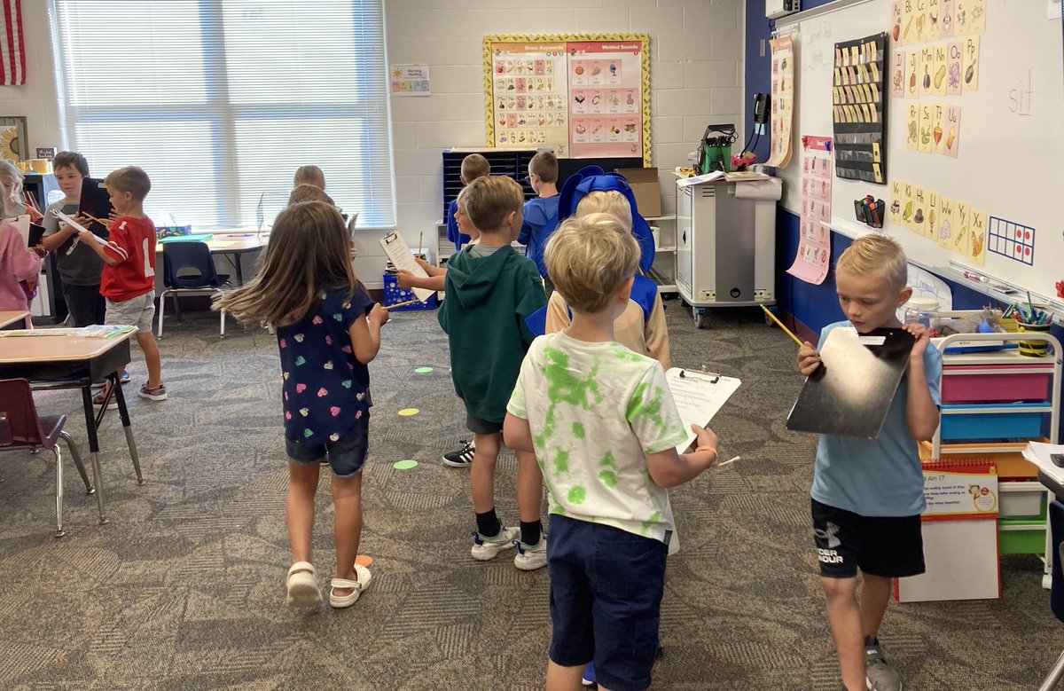 awlswa's tweet image. So much fun collecting our data by asking classmates a question about animals. Then we presented the data 😃 Math is so fun! #MathMinds #BetterTogether