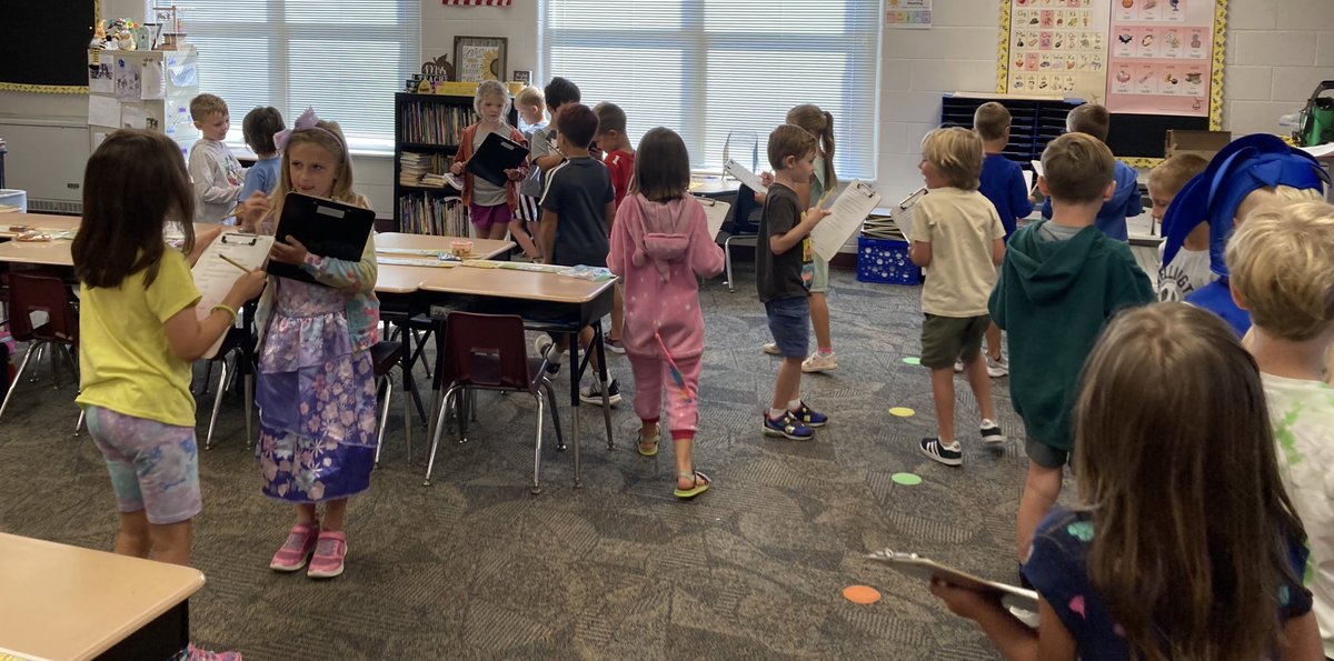 awlswa's tweet image. So much fun collecting our data by asking classmates a question about animals. Then we presented the data 😃 Math is so fun! #MathMinds #BetterTogether