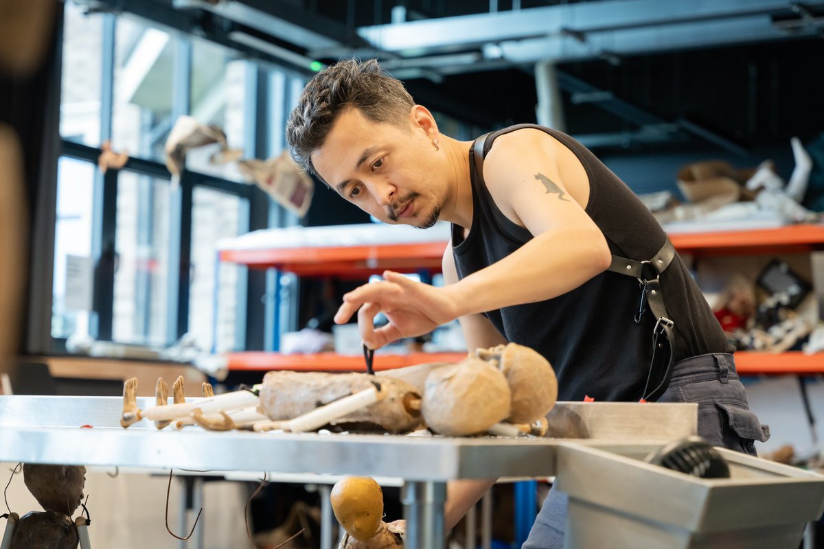 KakilangArts's tweet image. It’s the final countdown! The Lonesome Death of Eng Bunker opens tomorrow at @OmnibusTheatre, running until 21st Sept. A goth horror about siblinghood, diaspora, and waking up chained to a dead body. Tickets still available—🎟️link in bio! Don’t miss out! @tobipostersu