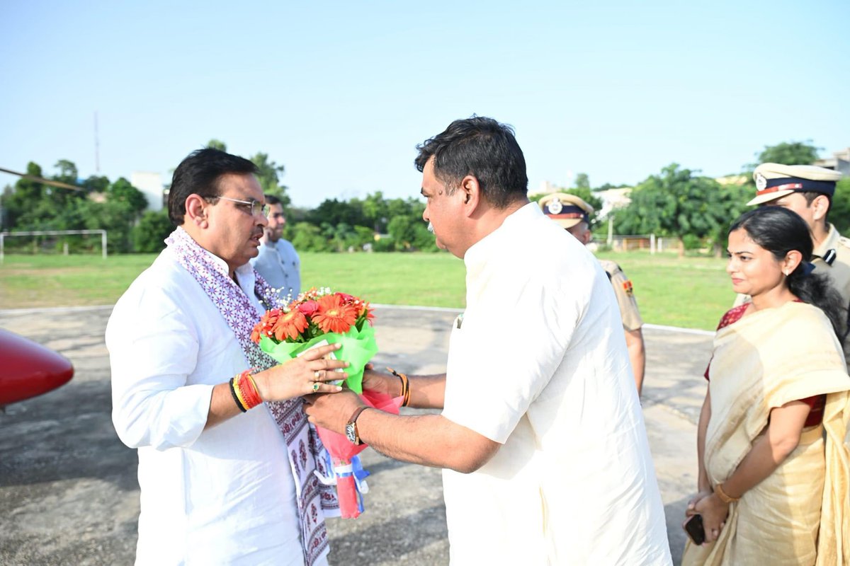 Sanjay4India1's tweet photo. आज #अलवर आगमन पर प्रदेश के यशस्वी #मुख्यमंत्री श्री @BhajanlalBjp जी का स्वागत अभिनंदन किया। https://t.co/kdz9D7rkMm
