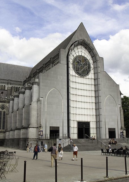 25YearsAgoLive's tweet photo. Construction of Lille Cathedral, France concludes after 145 years. Cathedrals are multi-century projects; seven generations of architects worked on this one. https://t.co/JtDGOanQvl