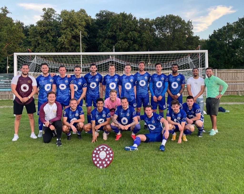 TheManor_FC's tweet photo. Has there ever been a more iconic kit in Sunday league? https://t.co/hjeJXCvLUK