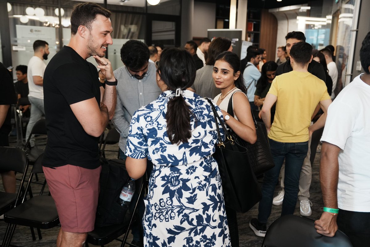 etudiantsam's tweet photo. Perfect day 1 of token week hosting #growthcon, it’s also the first time we try debate panels, more fun and more alpha :)

Truly grateful that people chose us out of the 700 events this week in Singapore, you guys are adorable. 

#TOKEN2049 #TOKEN2049Week https://t.co/RMJ0n4OPoI