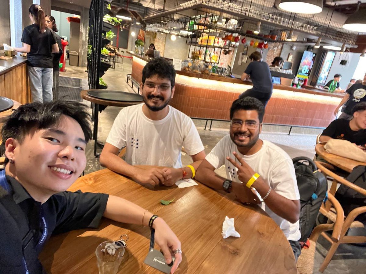 Mettalex's tweet image. The Mettalex team had a fantastic Monday kicking off #Token2049 week! 🚀

Attended a few exciting side events and had insightful conversations with some fantastic projects like @network3_ai, @ethermail_io, @CESS_Storage, and @PundiXLabs.

Stay tuned for more updates!