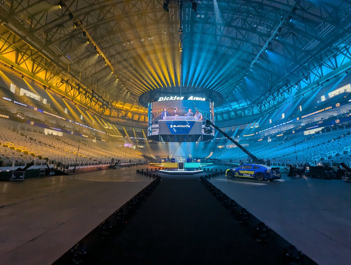 What an amazing World's.

So extremely grateful to be able to be a part of something awesome this. Thanks to everyone who watches or comes out to celebrate Rocket League with us. ❤️

And congratulations to <a href="/TeamBDS/">Team BDS</a> for their World Champion title!