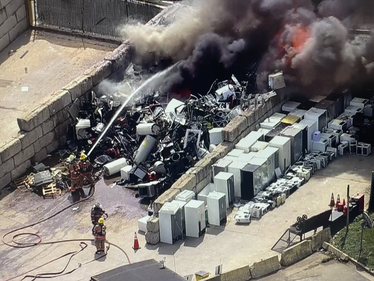charlienbc's tweet image. #BREAKING @mcfrs on scene Montgomery Country Waste Transfer Station, @GburgMD — Shady Grove Road at Rt 355 large fire in metals area. @nbcwashington