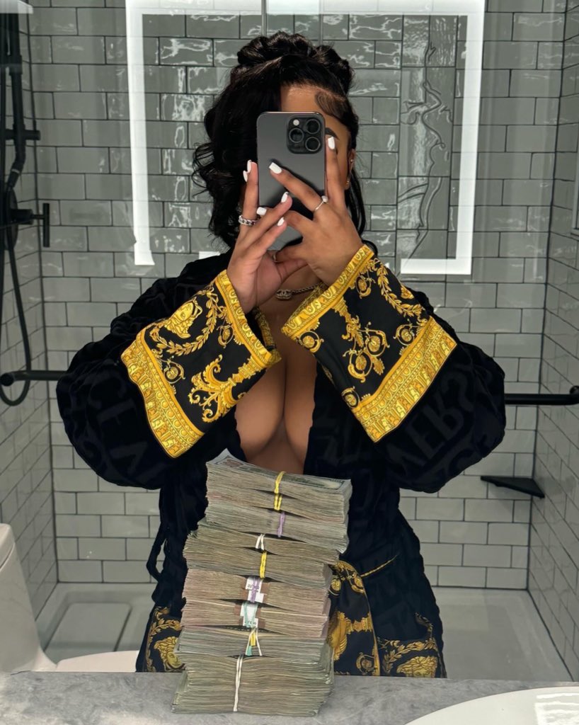 tatianachanell's tweet image. 