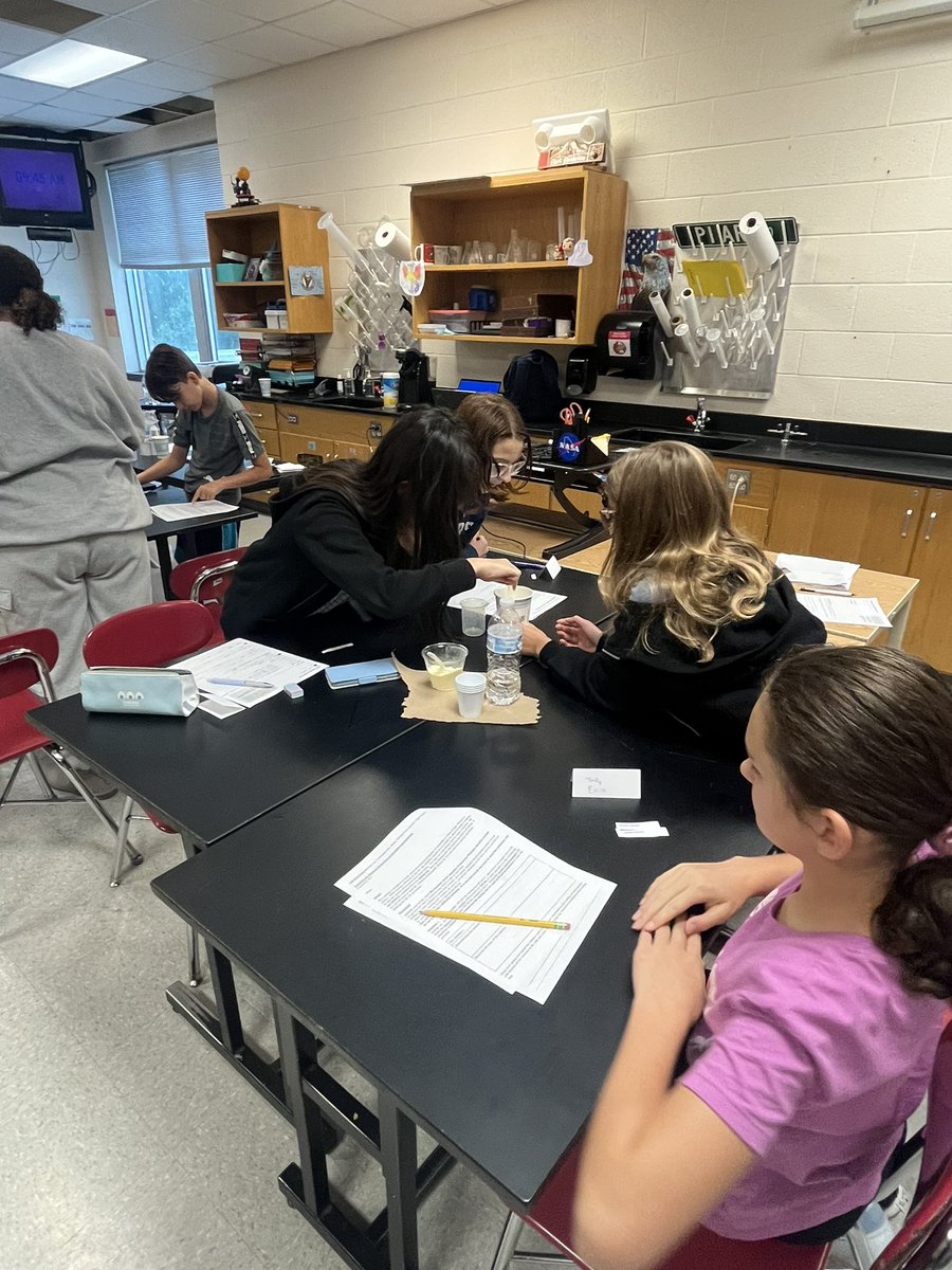 MsLaurenHaynie's tweet photo. What school has a principal that will teach a class for the day? @SalemMSWake does! Today, @Class_of_MrMcC facilitated our 6-3 classes through an investigation around objective PS.6.1.3. The students were engaged and hit their learning targets for the day. #SalemProud https://t.co/flNc5pgGeL