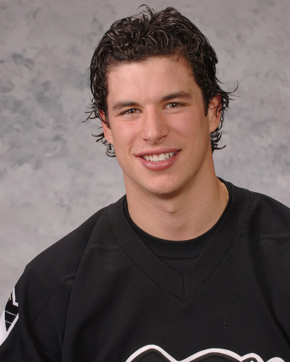 NHL's tweet photo. We're so lucky we get to keep watching Sidney Crosby. 🐧 https://t.co/SrssHBl1Vz