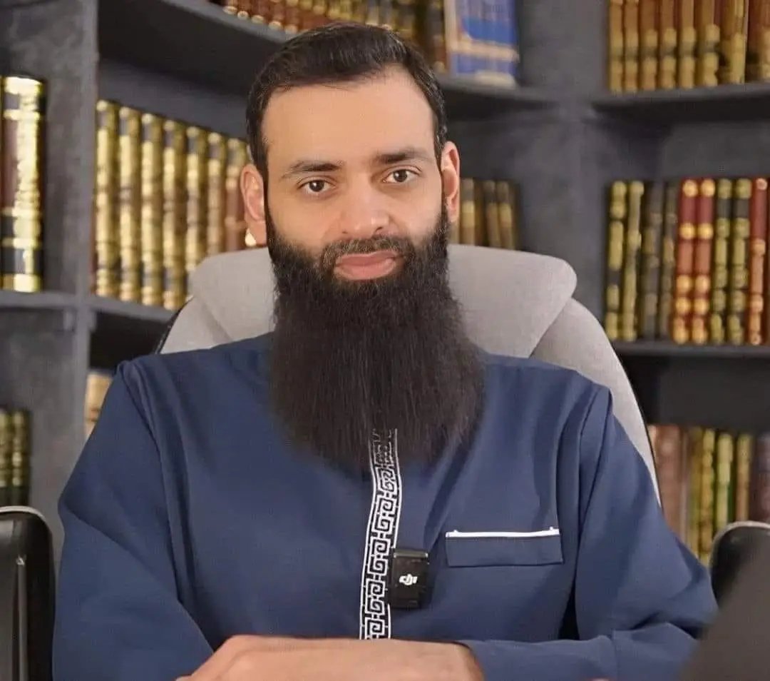 عامل نفسو شيخ كيوت بس هو حش.رة من سلالة البعوض