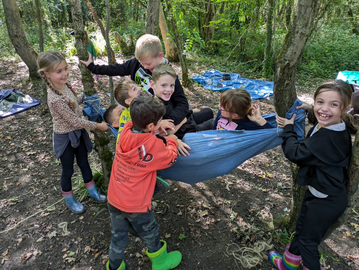 BaileysPrimary's tweet photo. Day 1 in the forest for Class Canada was brilliant! Lots of laughs, teamwork, games.....and smores! 😋🇨🇦☀️ https://t.co/cwYsnCyDaG