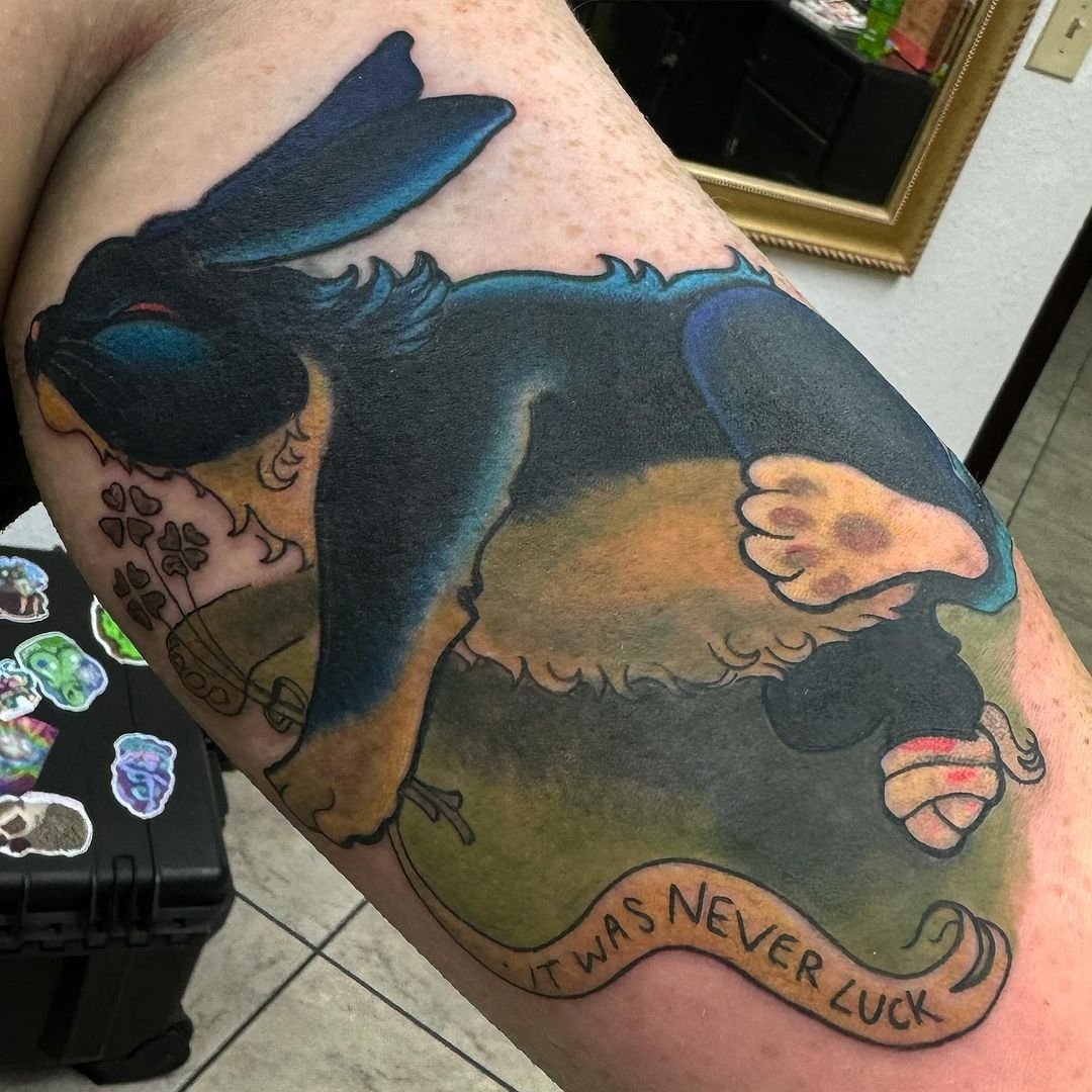 Redtree_Tattoo's tweet image. #Artist @shabby_beatnik
A free hand coverup for my lovely friend.
#rabbitsfoot #goodluck #badluck #fate #tattoolife #redtreetattoogallery #columbustattooartists #itwasneverluck