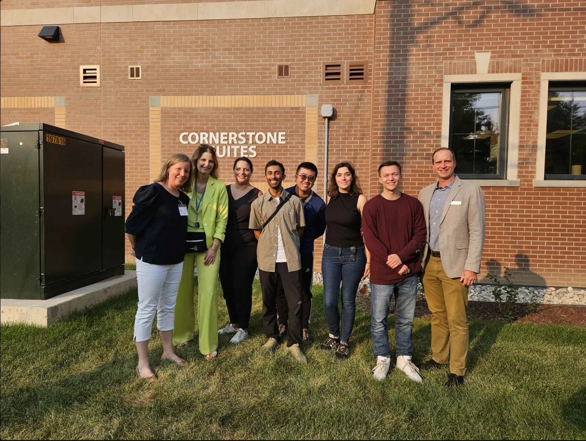 Last week, our members proudly came out to volunteer in support of <a href="/IndwellCA/">Indwell</a>'s Cornerstone Suites Grand Opening &amp; Open House. 

Amazing to see so many local residents turn out in support of their new neighbours in Streetsville! 🧡

#mississauga
