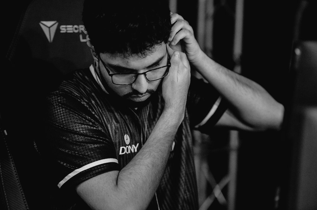 ALL KNIGHTS CLASÍFICA A PLAYOFFS, RETA SE DESPIDE.

Terminó la fase de grupos del #VCTAscension, y cada ves estamos mas cerca de conocer al próximo integrante de la #VCTAmericas.

Tras 5 dias de competencia, la tabla de posiciones quedó tal que asi

1 M80 🇺🇸 5-0
2 All Knights 🇨🇱