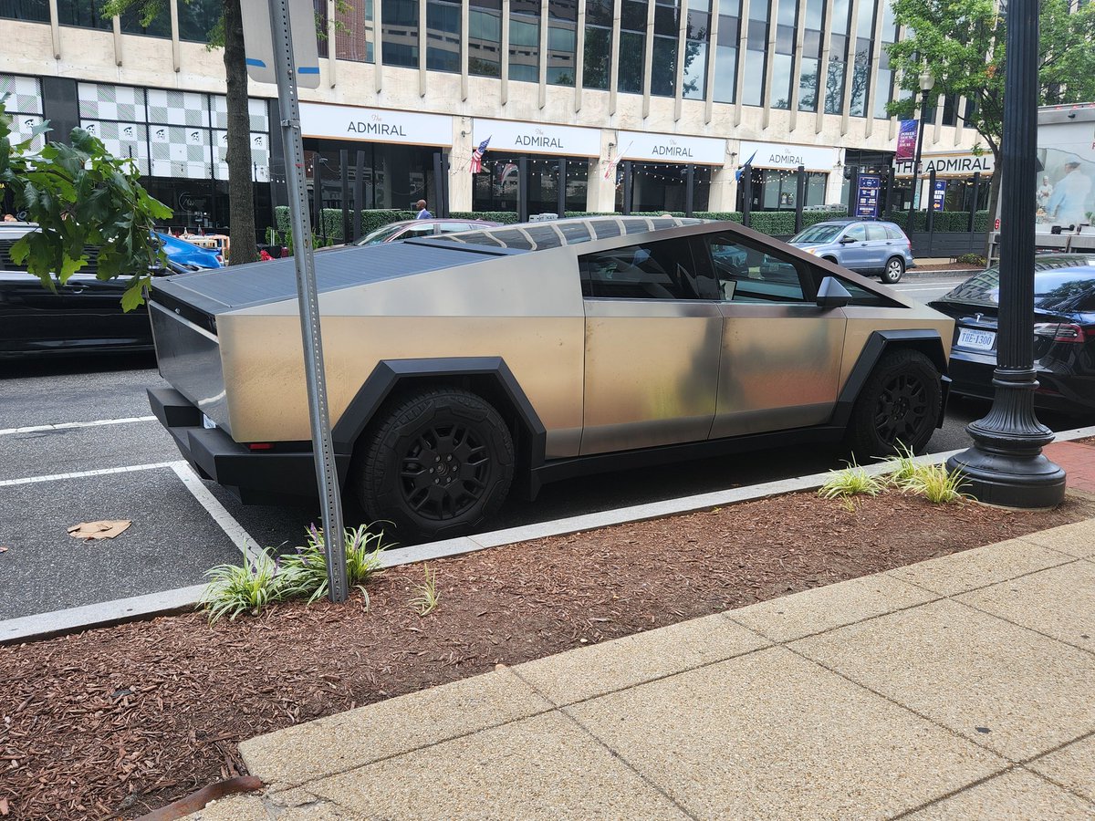 LanceTilton's tweet photo. @jaketapper Just saw one in DC. Quite grotesque. https://t.co/JPZXRiSuSd