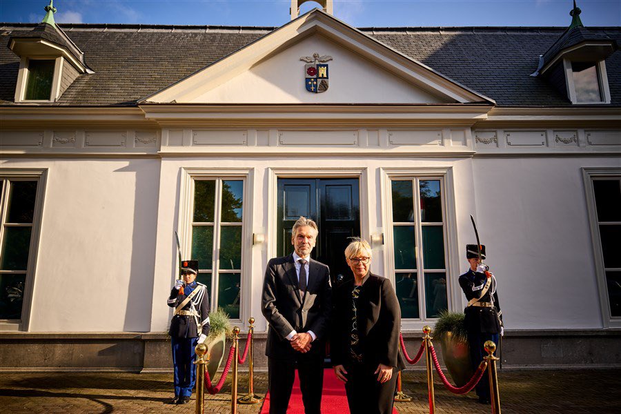 Good to receive President Nataša Pirc Musar (<a href="/nmusar/">Nataša Pirc Musar</a>) of Slovenia at the Catshuis today. The Netherlands and Slovenia enjoy close ties. We discussed European issues like migration and the war in Ukraine. I’d like to thank the president for her visit!