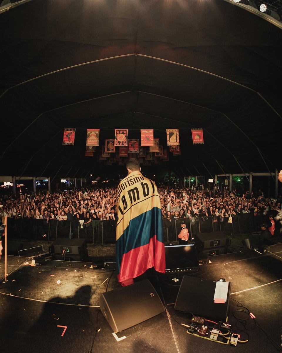 José con nuestra bandera es lo más lindo que verás en el día de hoy 💜🇨🇴✨

Fotos: <a href="/ClassMusic/">Class Music</a>