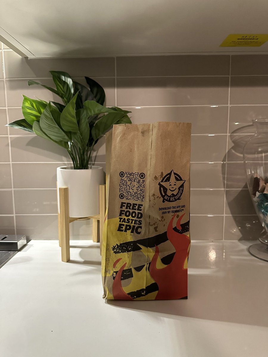 It’s EJ (@itismeej) on Twitter photo Stopped by <a href="/CarlsJr/">Carl’s Jr.</a> for some late night eats - to check out their “More Bang, Less Buck” menu. 😋 Where everything is under 4 dollars each.
#ad Stopped by <a href="/CarlsJr/">Carl’s Jr.</a> for some late night eats - to check out their “More Bang, Less Buck” menu. 😋 Where everything is under 4 dollars each.
#ad
