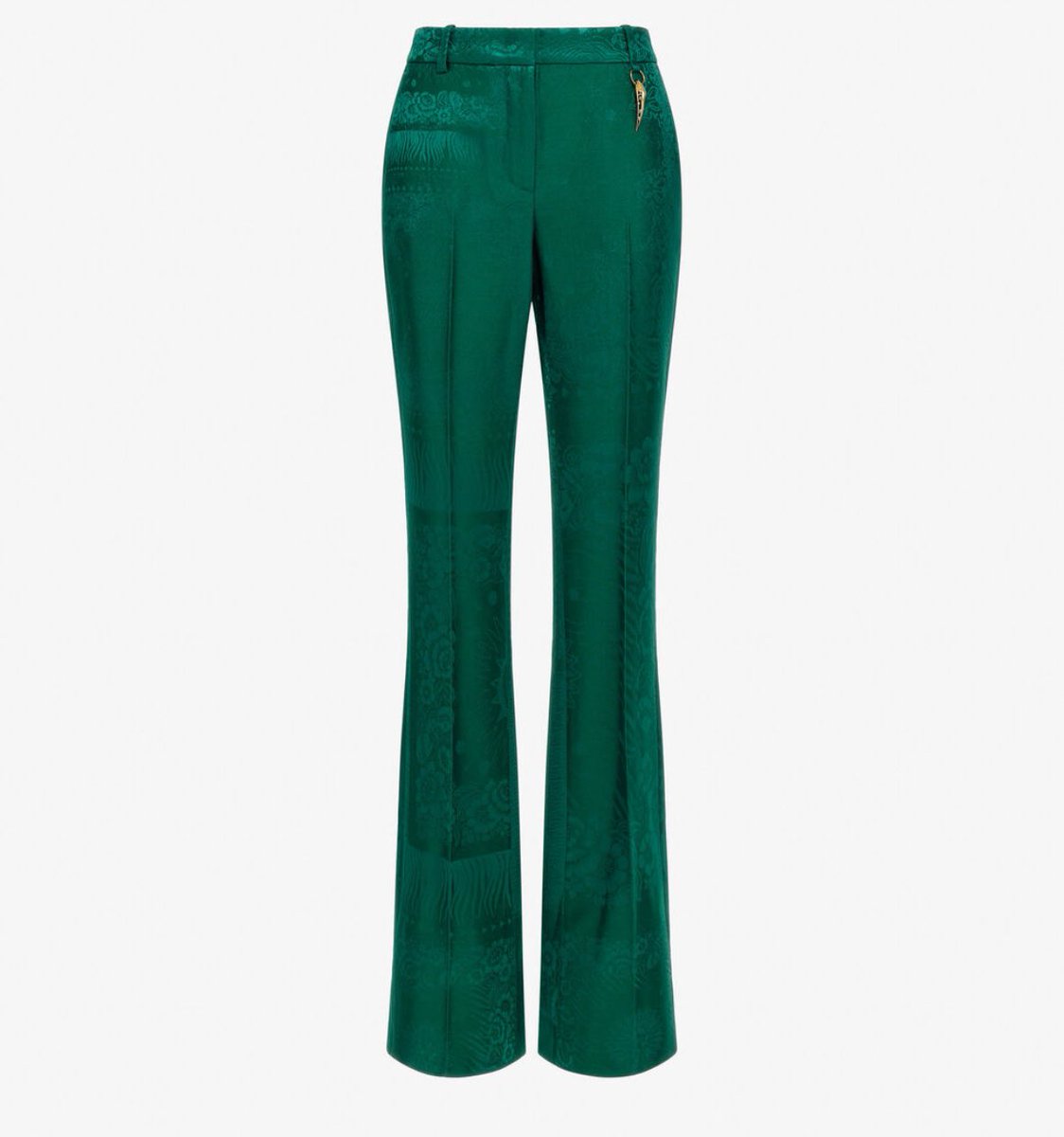 Red’s Wardrobe tweet media