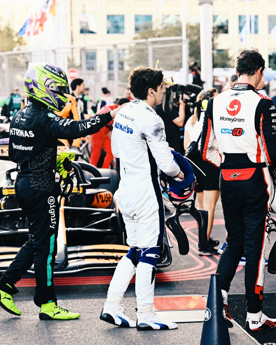 LewisHamilton's tweet image. Tough weekend, but we move. Good battles, and good effort from the team. Singapore soon, send good vibes 🇸🇬