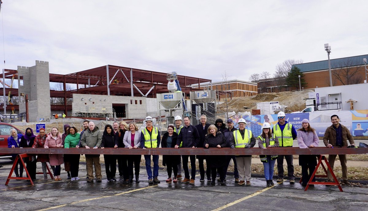 NavigateBuildS's tweet image. Today marked the beam signing for the new Advanced Manufacturing Center at St. Louis Community College! NAVIGATE is proud to serve as the Owner's Rep for another project with STLCC under the $450M Proposition R - #STLCC Transformed.
#florissantvalley #advancedmanufacturing