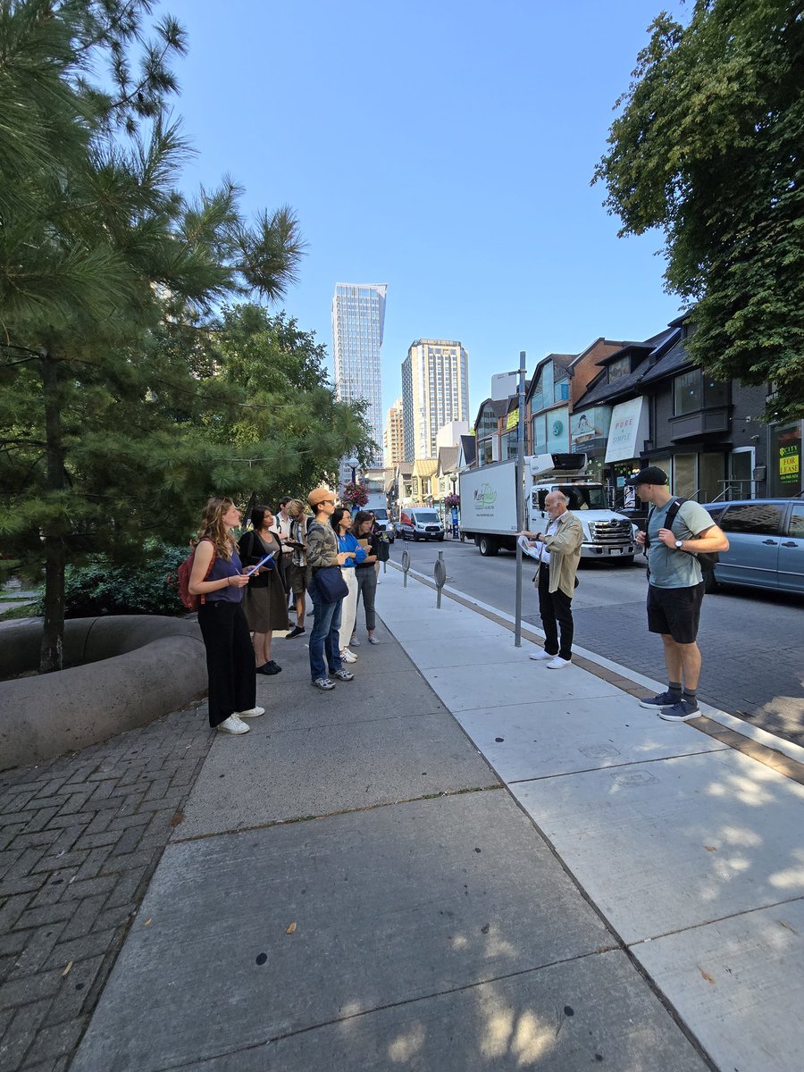 Beautiful day to explore #Yorkville Park #toronto with local #architect David Oleson and landscape architecture students. <a href="/SEDRD/">SEDRD</a>
