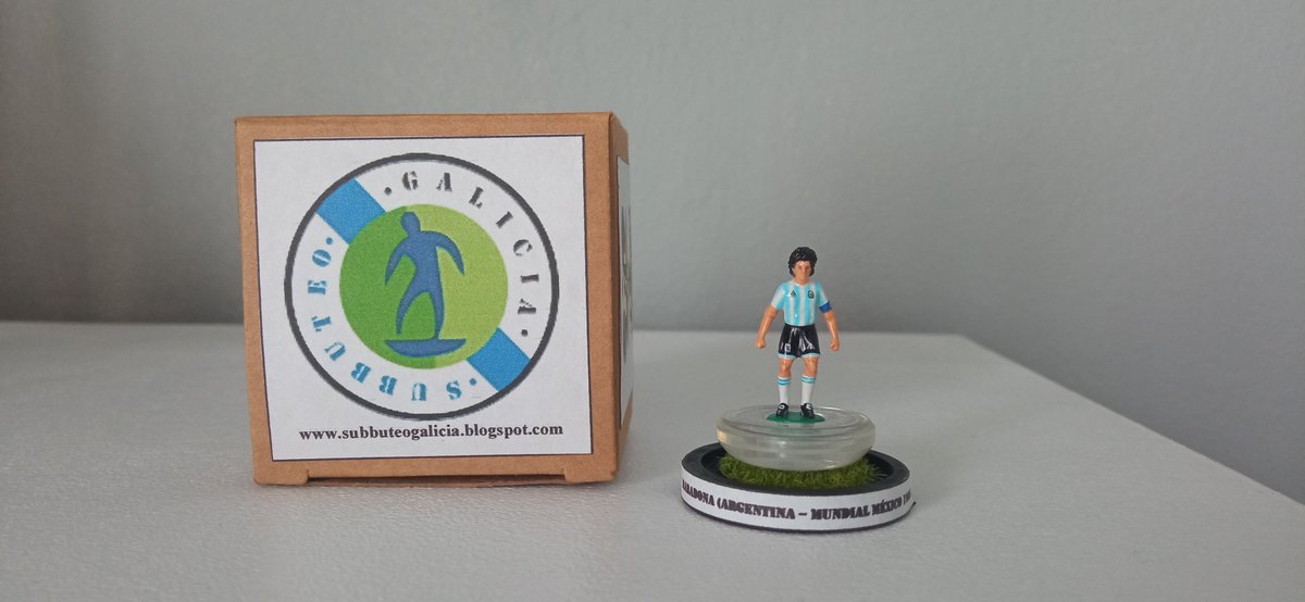 R80sporting's tweet image. Me llena de orgullo y satisfacción mostrar el muñeco subbuteo de Maradona ( cortesía de @escuderus ) como premio por quedar 2° clasificado en el #BiwengerCarroza de @FutbolCarroza la temporada pasada. Gracias a ambos y esta temporada a luchar por ganar otro premio 💪🏻