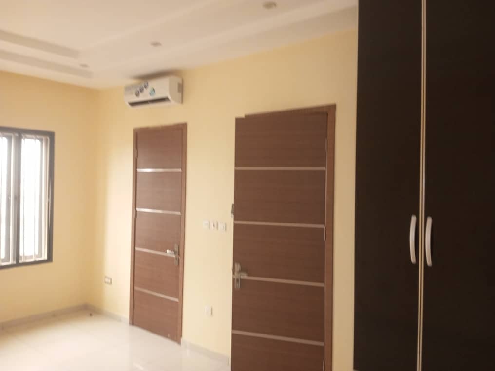 aproglobal's tweet photo. A Luxury 3 Bedrooms Flat with Bq, S/pool &amp; Gym for sale at Lekki Phase 1 Oniru area

Title: C of O 

Sales Price: N165m asking

Call 07063822217 https://t.co/Ggxg014Qcn