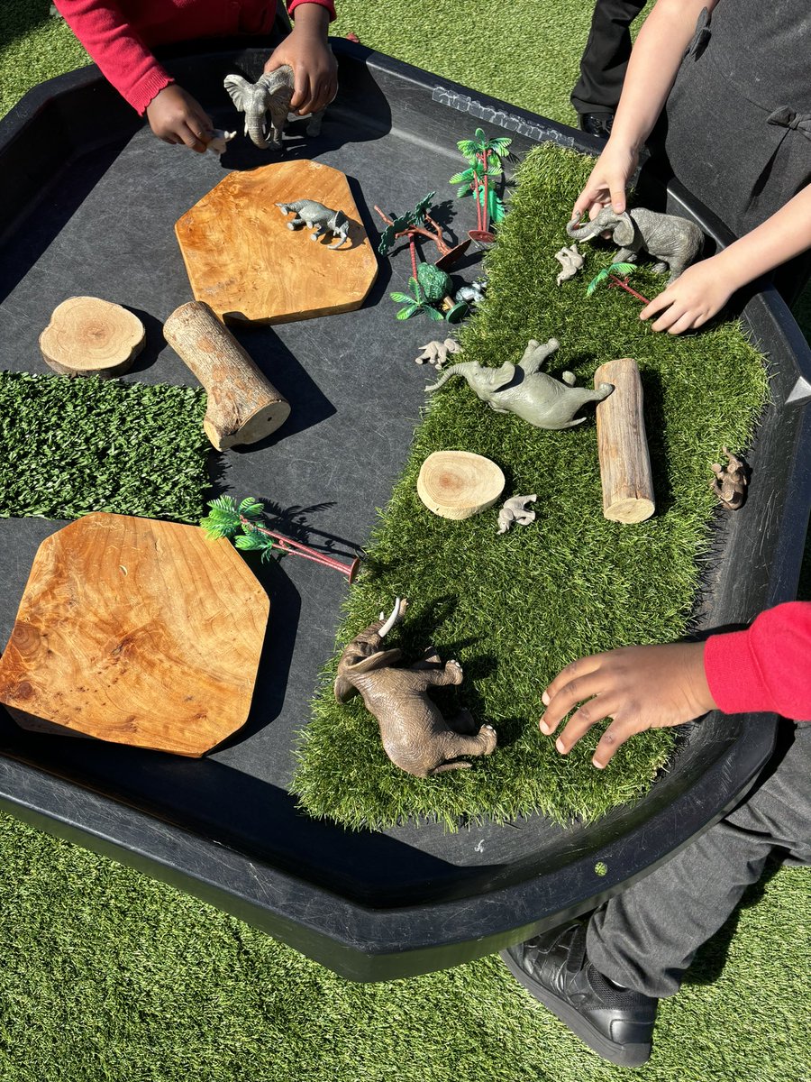 EyfsSpringfield's tweet image. Who can guess our topic book for this week? ππ Lots of fantastic learning taking place today π