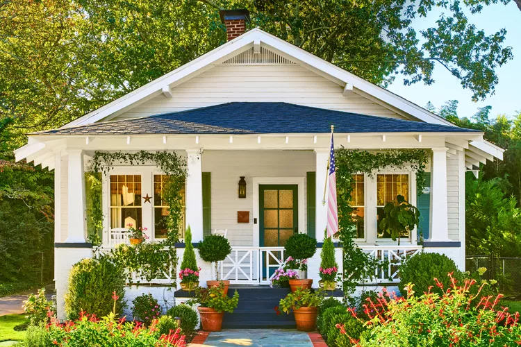 Joliepktx's tweet photo. Here are some guidelines for selecting the perfect siding color π‘:
πhttps://t.co/7jGfFajiem
π·James Ransom via Southern Living
#HomeImprovement #CurbAppeal #SidingColor #PaintSelection #VisualImpression #ExteriorDesign #HomeRenovation https://t.co/Dgb8CdECyU
