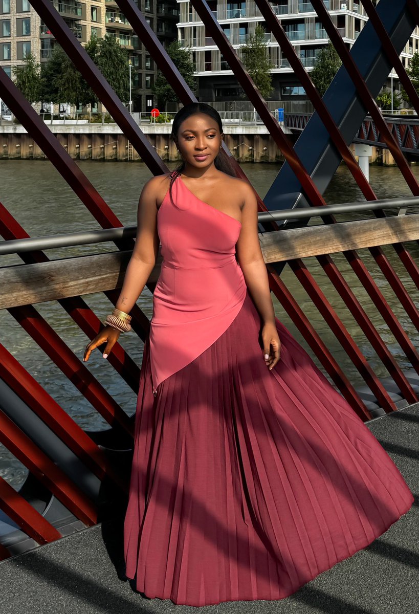 just_oyinda's tweet image. This two ways styled dress designed by me 🔥