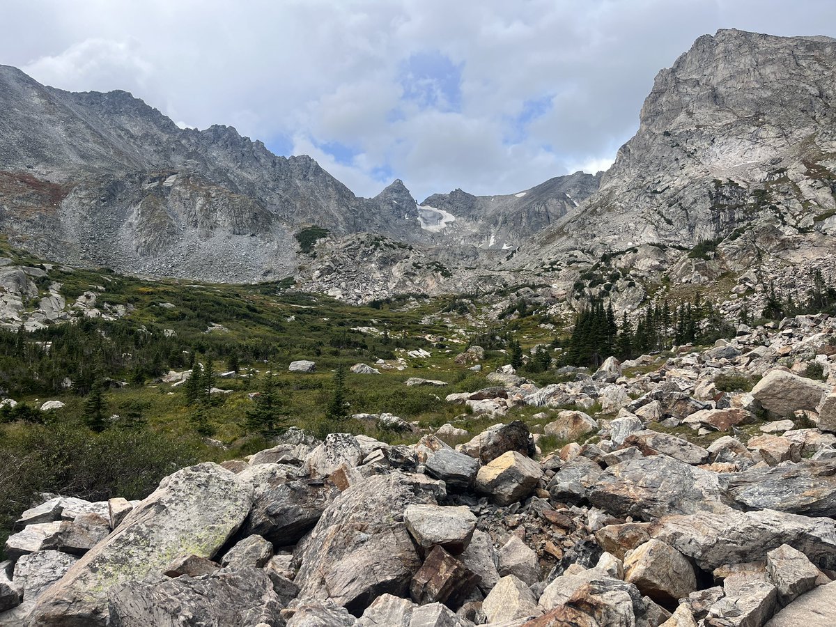 jordyntoscano's tweet photo. mountains make me happy https://t.co/2K2n35zMnJ