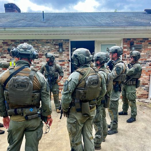 VSPPIO's tweet photo. This week, candidates in the VSP's Special Operations Division's Tact Team Basic are completing their training with field exercises held across the Commonwealth. This brings them one step closer to the program's completion on Sept 20, 24.
#ValorServicePride #VirginiaStatePolice https://t.co/6xGmn8ORx3