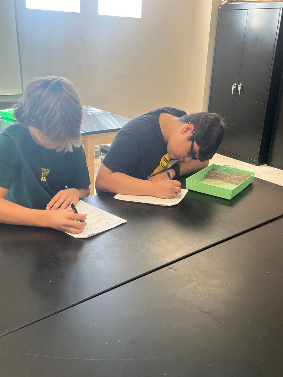 MPESMavericks's tweet image. 8th grade students are working through their lab investigating landslides. 🌟💚🌟#WeAreScientists #WeAreLearning  #WeAreLearning