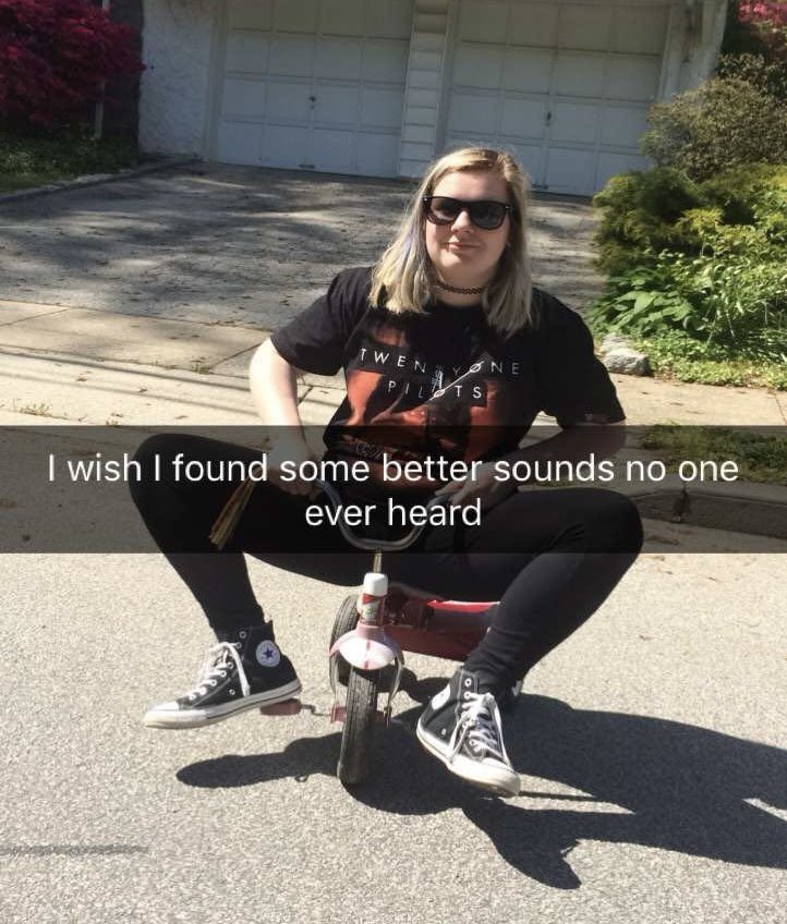 TAKEMYVIBESSS's tweet image. made it on the stressed out tricycle 7 years later