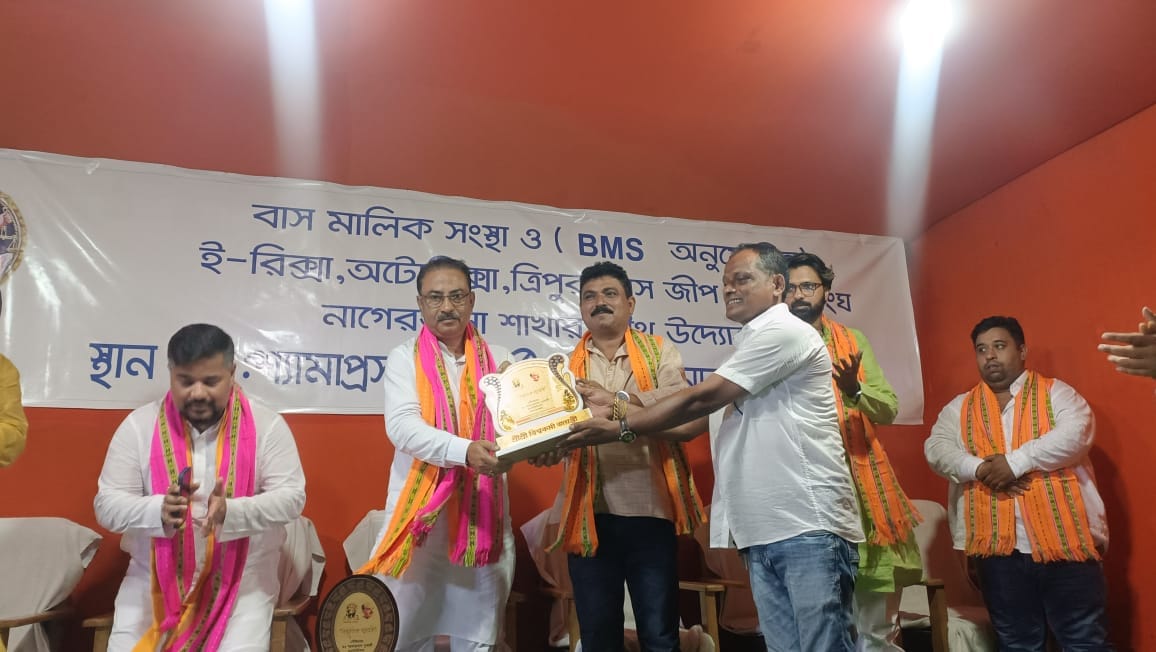 BJP4Tripura's tweet photo. আগরতলা নাগেরজলা স্থিত ডঃ শ্যামাপ্রসাদ মুখার্জী বাস টার্মিনালের বাস মালিক সংস্থা, ই রিক্সা, অটোরিক্সা, ত্রিপুরা বাস জীপ চালক সংঘ নাগেরজলা শাখার যৌথ উদ্যোগে আয়োজিত শ্রী শ্রী বিশ্বকর্মা পুজোর শুভ উদ্বোধনী কার্যক্রমে অংশগ্রহণ করেন মাননীয় রাজ্যসভার সাংসদ তথা প্রদেশ সভাপতি শ্রী @Rajib4BJP মহোদয়।
উপস্থি�� ছিলেন মাননীয় মন্ত্রী শ্রী সুশান্ত চৌধুরী মহোদয় , জেলা সভাপতি সহ অন্যান্যরা।