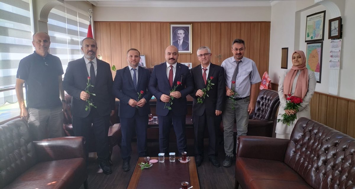 Mevlid Kandili ve Mevlid-i Nebi Haftası münasebetiyle Kınık İlçe Müftüsü Nazif AKCA ve beraberindeki heyet Kaymakamımız Sayın Onur ALİMOĞLU’nu ziyarette bulundu.