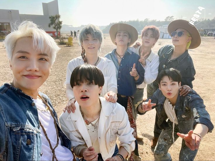 majitokoo's tweet photo. — NO PASEN SIN COMENTAR Y DAR RT 

BTS BTS BTS
BTS BTS BTS
BTS BTS BTS https://t.co/1rk90R1zGk