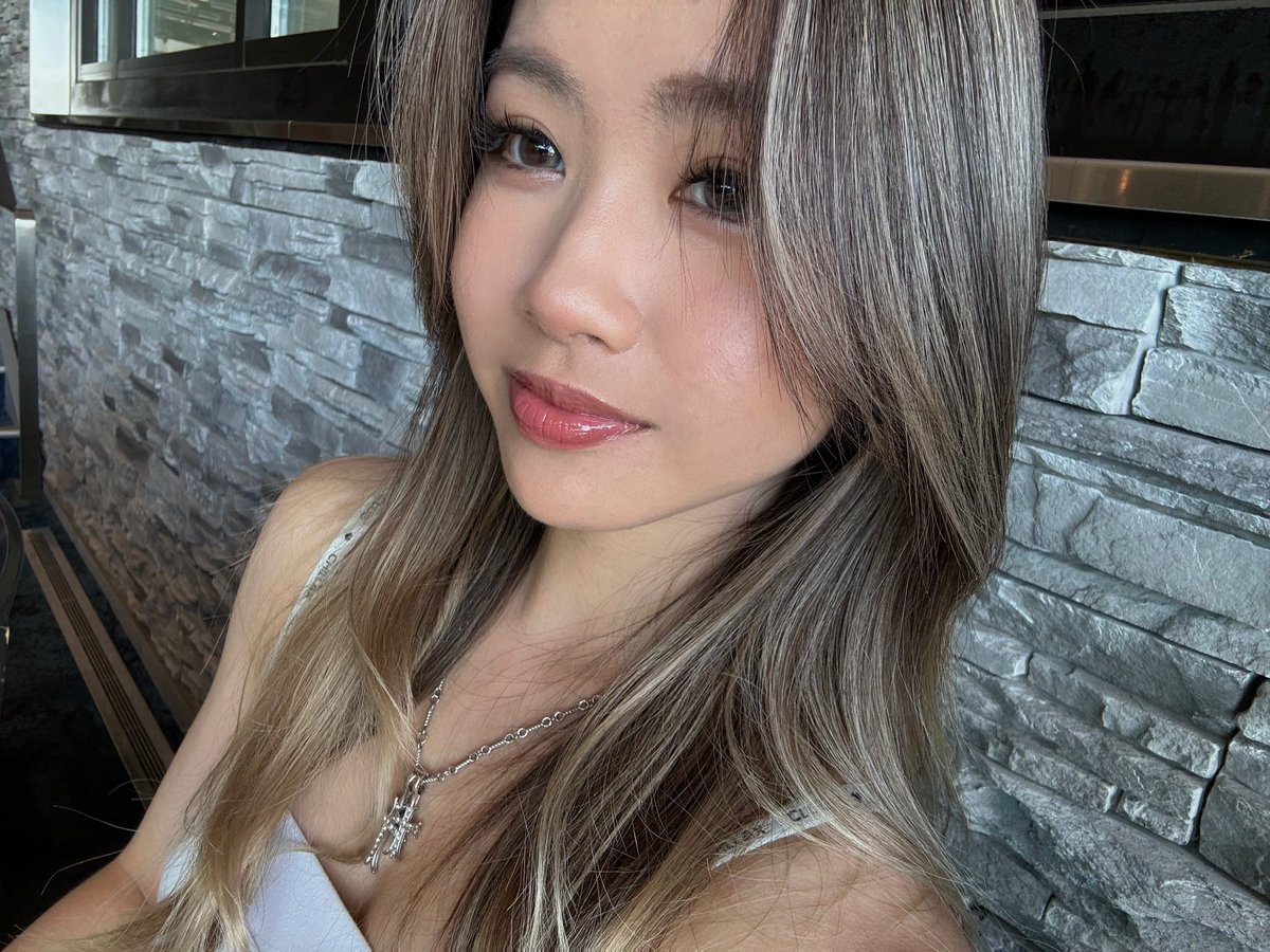 cocoimao's tweet image. am i too close to the camera