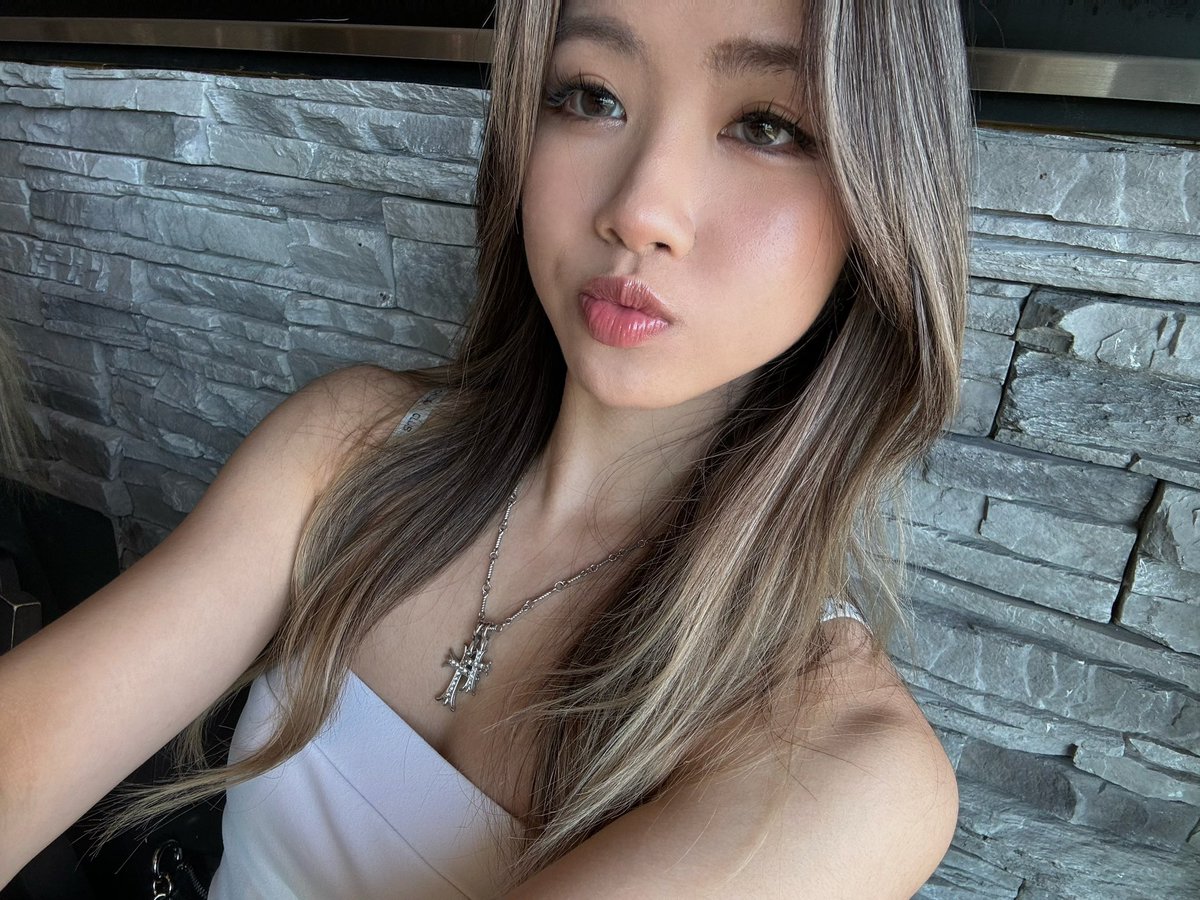 cocoimao's tweet image. am i too close to the camera