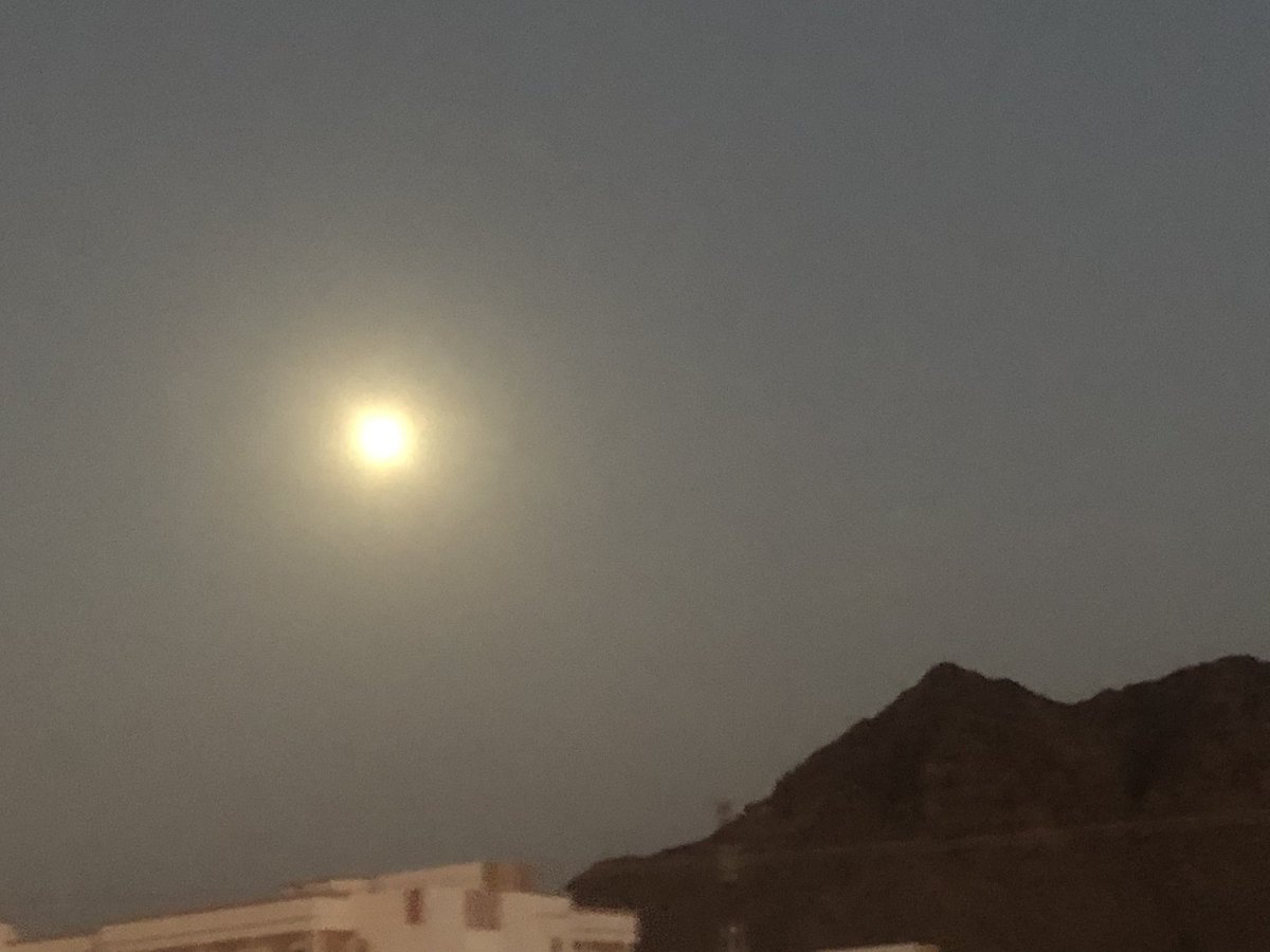 يا قمرا يطلع كل مساء من نافذة الكلمات …قمر سلطنة عمان 🇴🇲🇴🇲